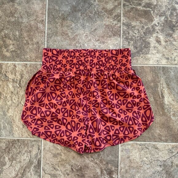 Vitality x Cosmopolitan Vista Shorts Wildberry Size Small - Picture 6 of 10